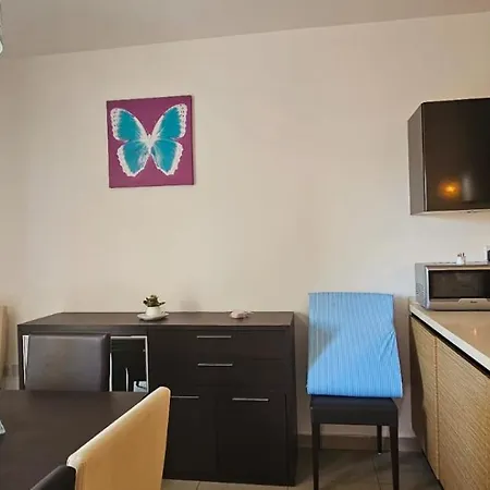 Rooftop St Julians E1 Apartment *