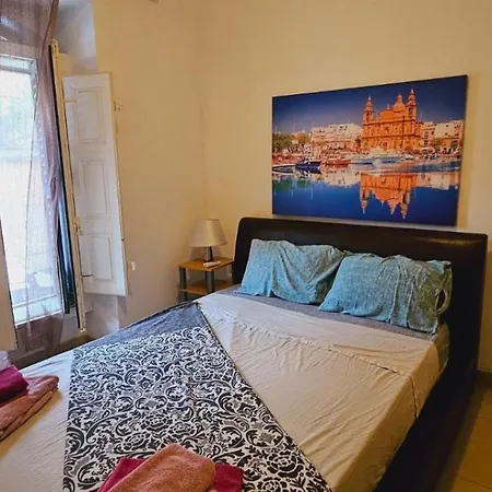 Rooftop St Julians E1