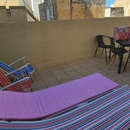 Rooftop St Julians E1 San Ġiljan