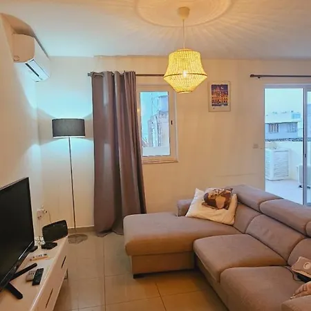 Rooftop St Julians E1