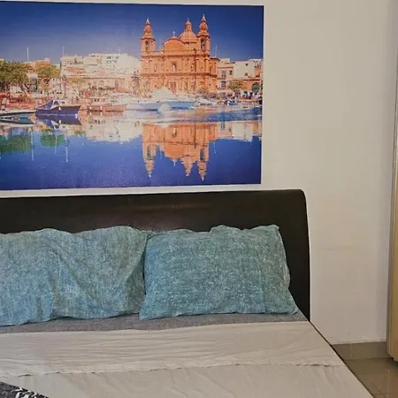 Rooftop St Julians E1