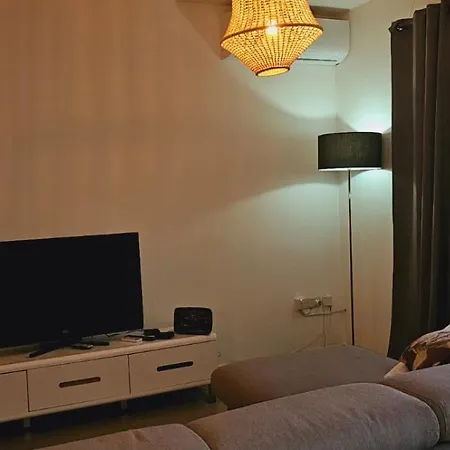 Rooftop St Julians E1 Apartment *