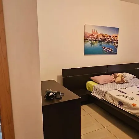Rooftop St Julians E1 Apartman