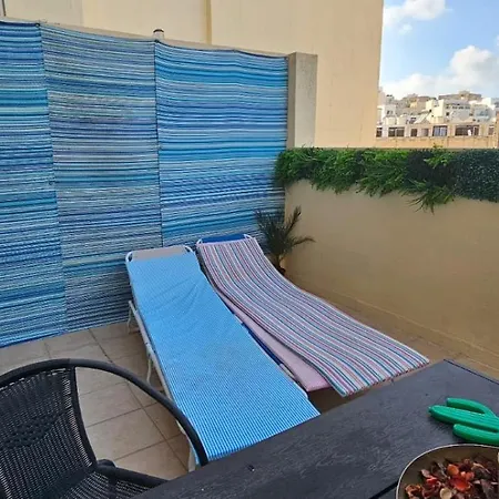 Rooftop St Julians E1 San Ġiljan