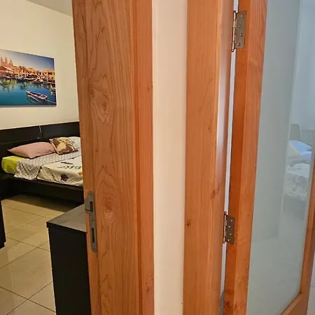Rooftop St Julians E1 Apartman *