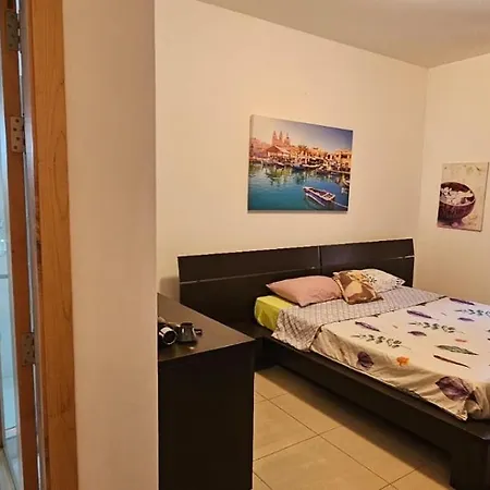 Rooftop St Julians E1