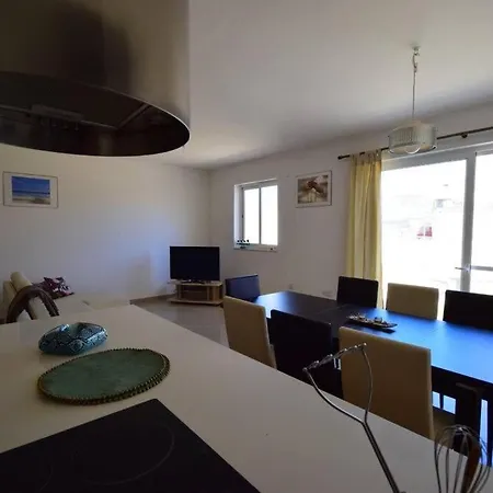 Rooftop St Julians E1