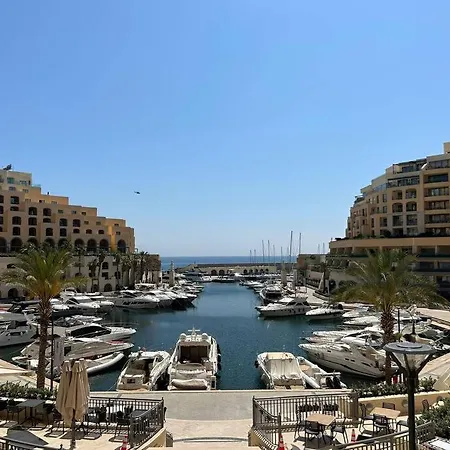 Rooftop St Julians E1