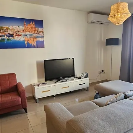 Rooftop St Julians E1 *