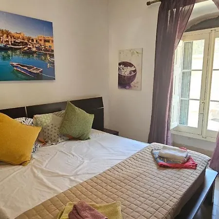 Rooftop St Julians E1