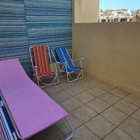 Rooftop St Julians E1