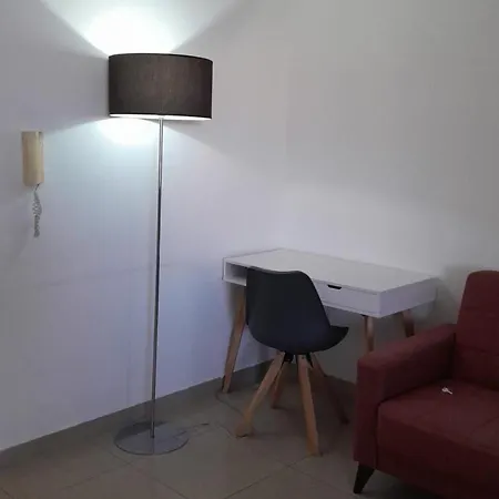 Rooftop St Julians E1 *