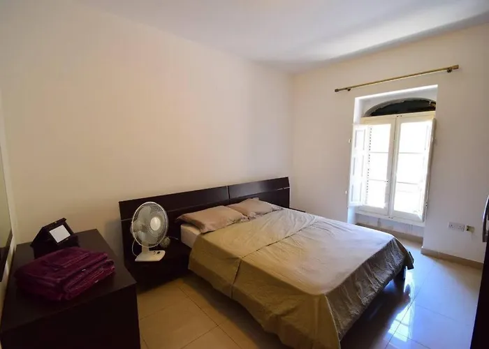 Rooftop St Julians E1