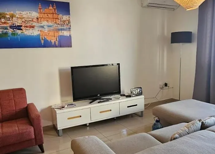 Rooftop St Julians E1 *