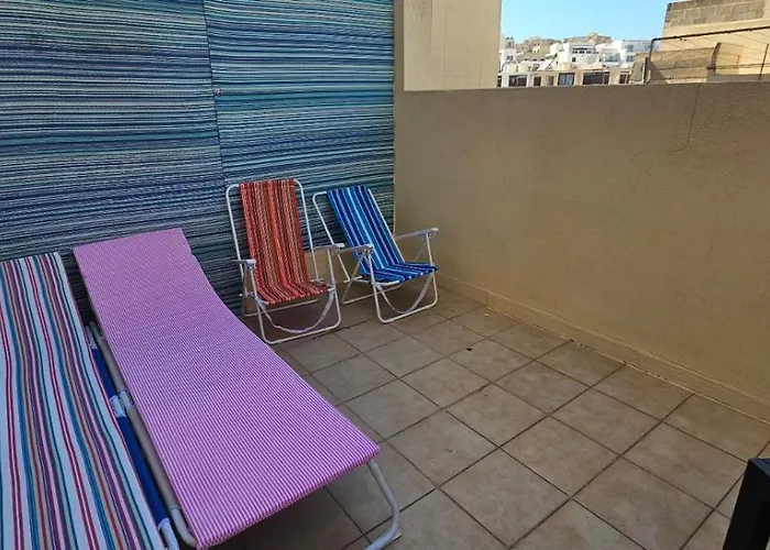 Rooftop St Julians E1