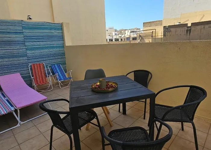 Rooftop St Julians E1 Apartment