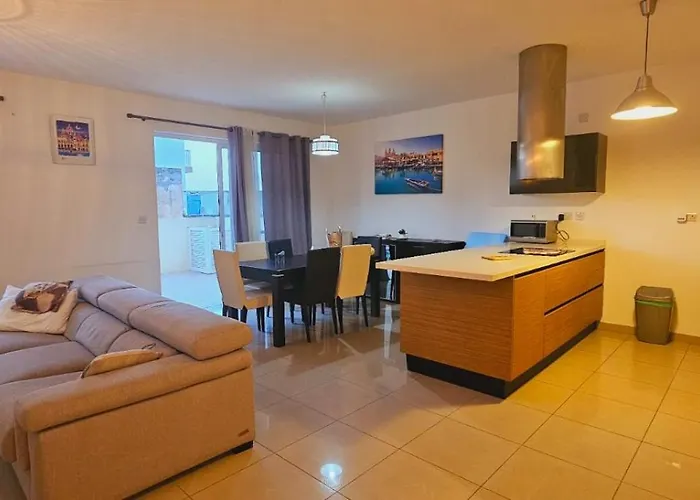 Rooftop St Julians E1 Apartment *