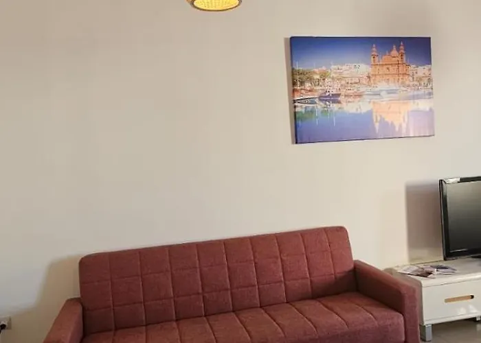 Rooftop St Julians E1