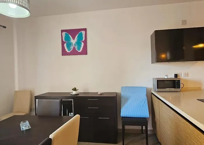 Rooftop St Julians E1 Apartment *