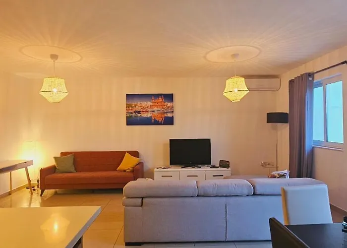 Rooftop St Julians E1 Apartment *