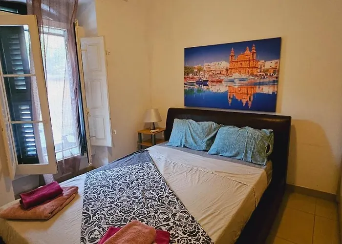 Rooftop St Julians E1