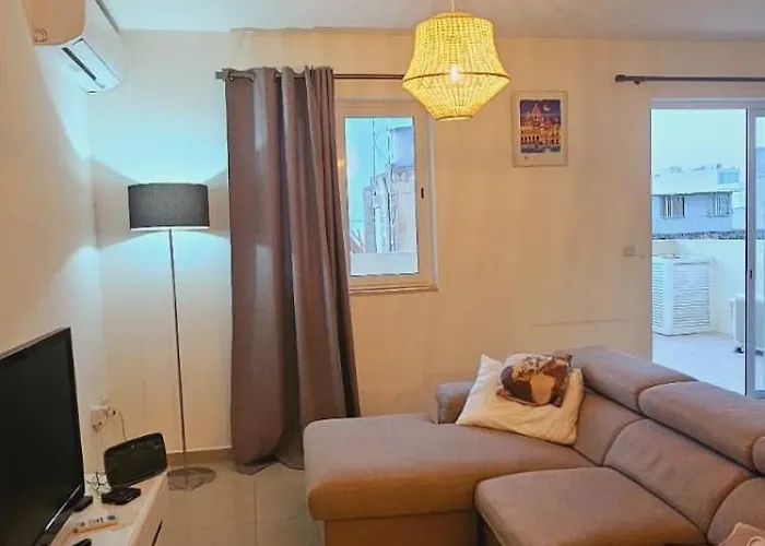 Rooftop St Julians E1