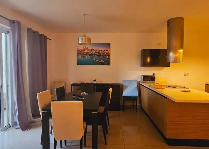 Rooftop St Julians E1 San Julián