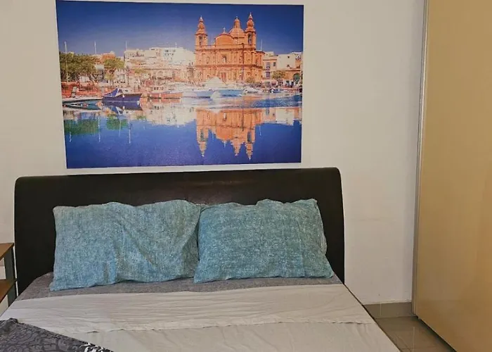 Rooftop St Julians E1