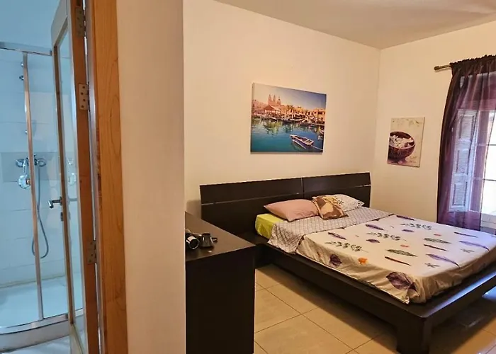 Rooftop St Julians E1