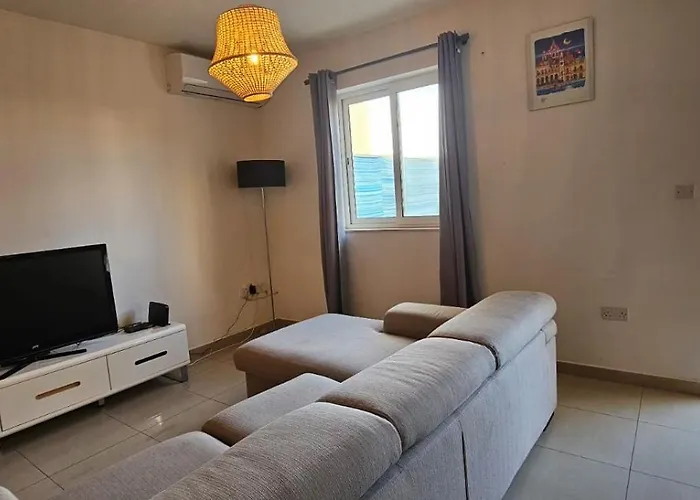 Rooftop St Julians E1 Apartment *