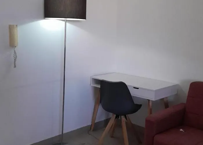 Rooftop St Julians E1 *