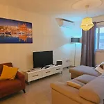 Rooftop St Julians E1 Appartement *