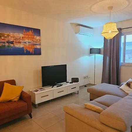 Rooftop St Julians E1 Apartment *